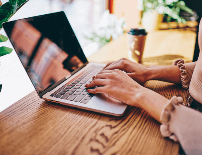 Photo that shows laptop